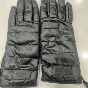 UGG Black Quilted Winter Gloves